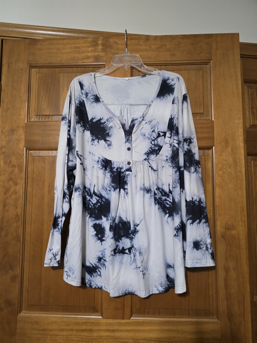 Women’s Tie-Dye Long Sleeve Henley Top - Black & White